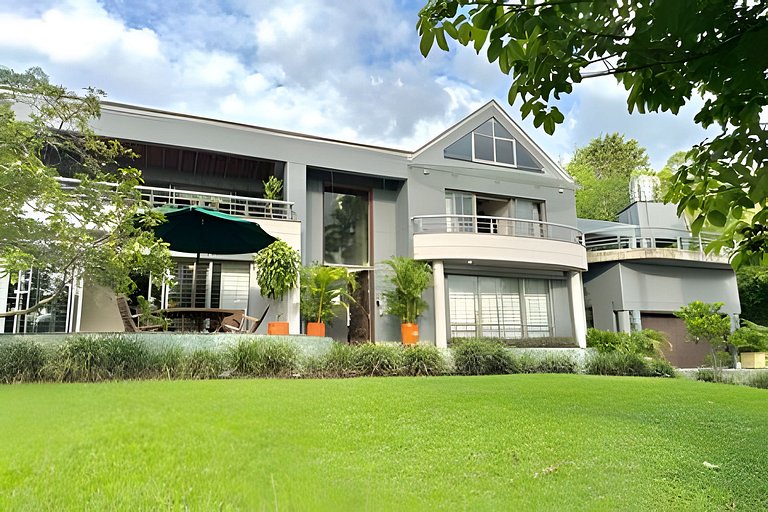 Medellin Mansion 680 m2 with pool and steam room