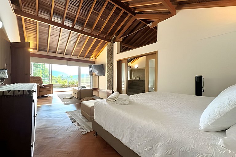 Medellin Mansion 680 m2 with pool and steam room