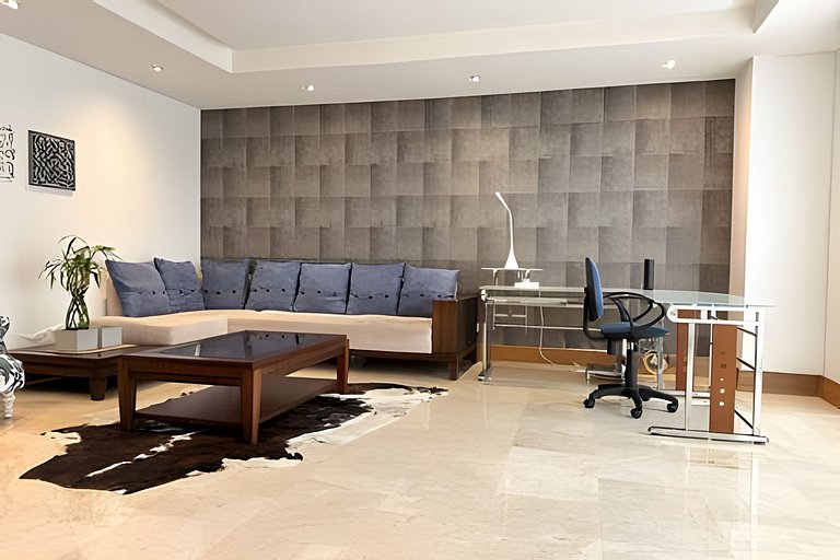 Medellin Mansion 680 m2 with pool and steam room