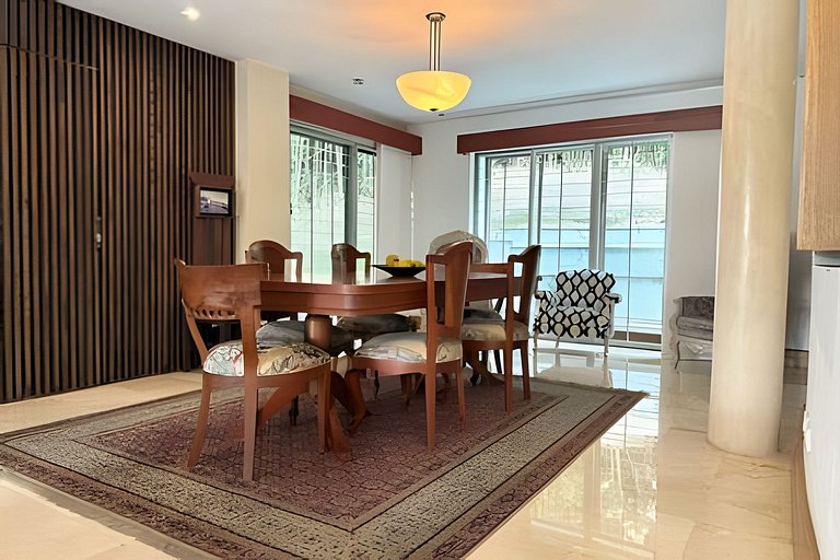 Medellin Mansion 680 m2 with pool and steam room