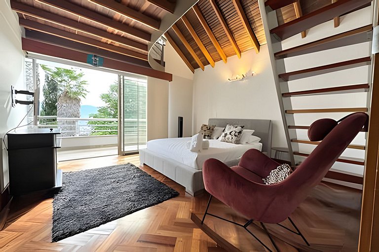 Medellin Mansion 680 m2 with pool and steam room