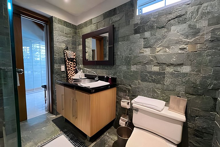 Medellin Mansion 680 m2 with pool and steam room