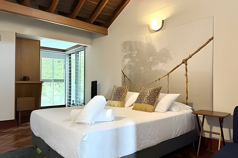 Medellin Mansion 680 m2 with pool and steam room