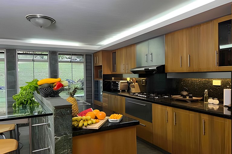 Medellin Mansion 680 m2 with pool and steam room