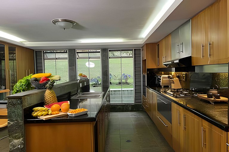 Medellin Mansion 680 m2 with pool and steam room