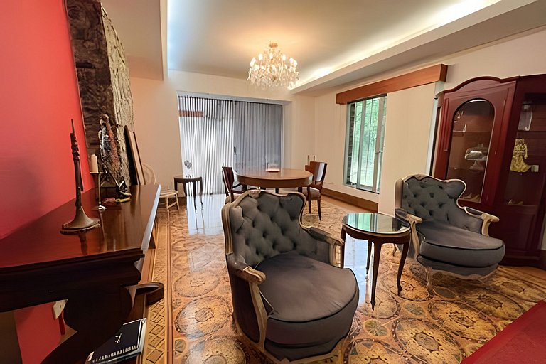 Medellin Mansion 680 m2 with pool and steam room