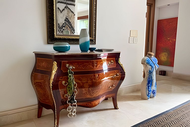 Medellin Mansion 680 m2 with pool and steam room