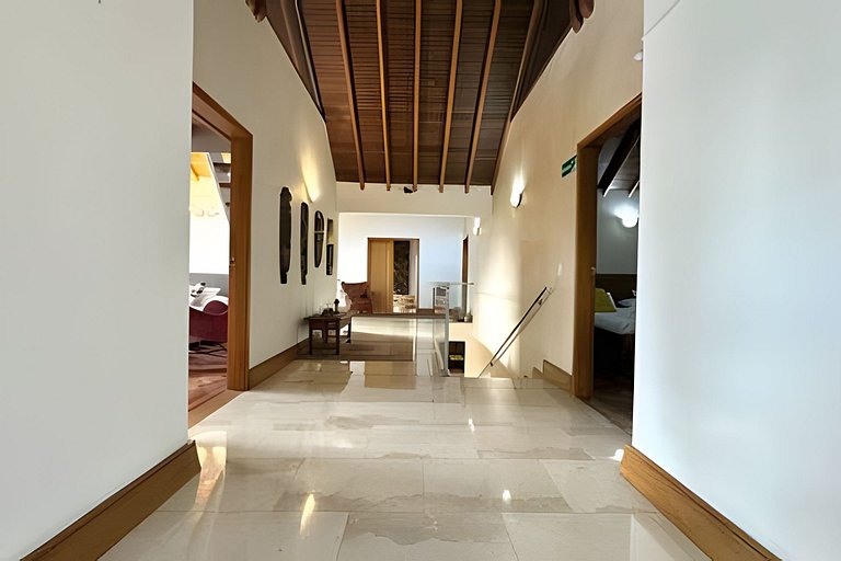 Medellin Mansion 680 m2 with pool and steam room