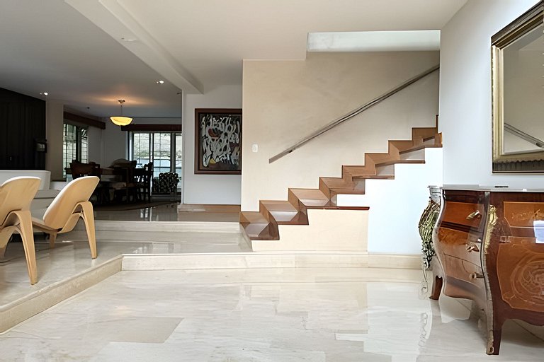 Medellin Mansion 680 m2 with pool and steam room